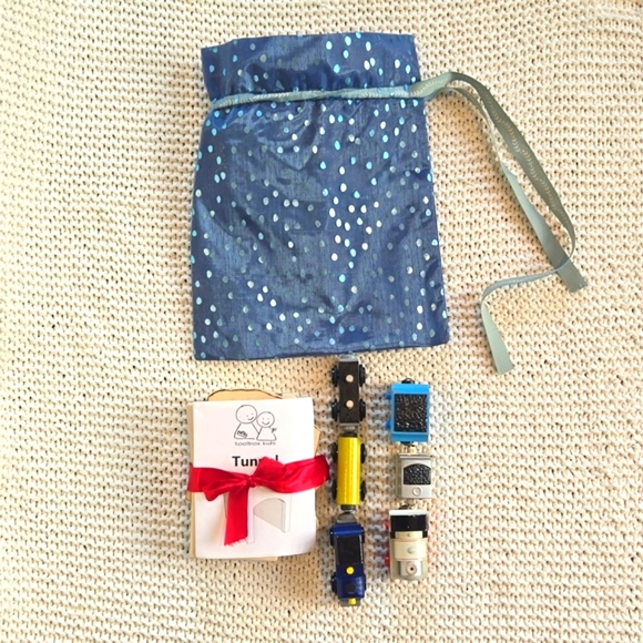 Wooden Train Tunnel Playset Kit with Trains - Picture 8 of 12